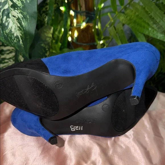 Jaclyn Smith Suede Heels Pointed Toe Heels | Chic Evening Statement - Picture 5 of 8